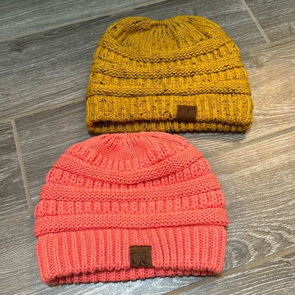 Set of CC knit beanies with hole for pony tail pink and heathered mustard - Picture 1 of 7